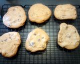 A picture of step 16 of Twix Caramel Chocolate Chip Cookies.