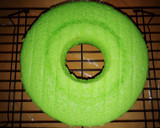 Foto langkah ke 14 dari resep Bolu Pandan Santan Kukus.