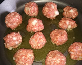 A picture of step 6 of Meatballs in Tomoto Sauce.