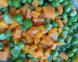 Foto del paso 6 de la receta: Fricasé de Carne con Vainitas, Arvejas, Zanahoria y Papas Fritas