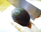 A picture of step 1 of How to Neatly Peel an Avocado.