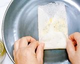 Foto langkah ke 3 dari resep Martabak Telur Mini.