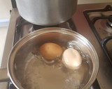 Foto del paso 1 de la receta: Huevo hervido con crema de shitor
