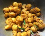A picture of step 2 of Aloo / Potato curry.