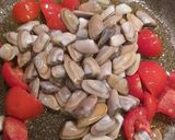 Foto del passaggio 4 della ricetta Spaghetti con telline e pomodorini