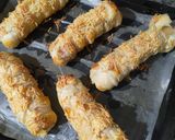 Foto langkah ke 3 dari resep Cheesy sausage roll.