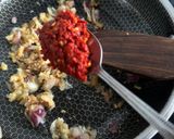Gambar langkah 3 resipi Sawi Tumis Udang Kering.