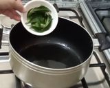 A picture of step 1 of Fish Head Curry.