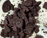 Foto langkah ke 7 dari resep Bolu batik choco-oreo kukus.