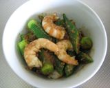 A picture of step 5 of Prawn and Okra with Sweet Sesame Sauce.