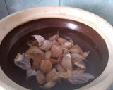 Gambar langkah 1 resipi Tips senang kupas kulit bawang putih.