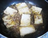 A picture of step 5 of Sweet and Spicy Simmered Grilled Tofu and Ground Pork.