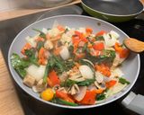 Foto del paso 3 de la receta: Revuelto de vegetales con gambas