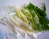 A picture of step 3 of Simple & Tasty Green Onion & Chicken Soup.