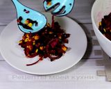 Фото кроку 4 до Свекольный салат с кукурузой.