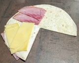 Foto del paso 1 de la receta: Quesadillas de jamón braseado y queso edam