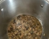 Foto del paso 5 de la receta: Tallarines de calabacín con salsa de champiñones, cebolla y queso