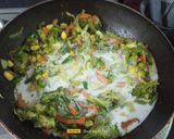 A picture of step 6 of Thai Green Curry Noodles.