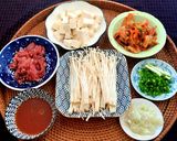 Hình bước làm 1 của món Canh kim chi thịt bò