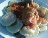 Foto del paso 8 de la receta: Sorrentinos de jamón y muzzarella con salsa de pollo