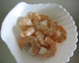 A picture of step 4 of Prawn and Okra with Sweet Sesame Sauce.