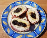 Aszalt szilvával töltött, baconos pulykamell recept fázis 10 fotója