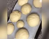 A picture of step 4 of Spicy meat bun.