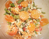 Foto del paso 7 de la receta: Pasta de lenteja roja con verduras y salmón