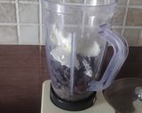 A picture of step 2 of Oreo Milkshake.