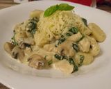 Gnocchi tejszínes, gombás, spenótos csirkemellel 😊 recept fázis 5 fotója