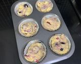 Foto langkah ke 5 dari resep Muffin Sehat Mixed Berries.