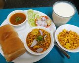 A picture of step 7 of Jogeshwari Misal --- A Perfect Maharashtrian Platter.