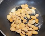 Foto del paso 6 de la receta: Muslitos de pollo con patatas y salsa de almendras