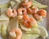Hình bước làm 1 của món Salad Tôm, Xoài Chín, Su Hào & Măng Tây Rừng Sốt Sữa Chua