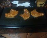 Foto del paso 3 de la receta Chuletas de cerdo al salmorejo con papas fritas