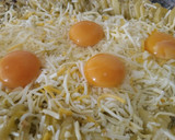 Foto del paso 3 de la receta: Papas con queso y huevo al horno