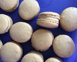 Foto langkah ke 24 dari resep Macaron - Red Velvet ft Tiramisu.