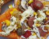 Foto langkah ke 4 dari resep Pizza Roti Tawar.