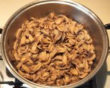 Foto del passaggio 8 della ricetta Lasagna di zucca delica funghi champignon spinaci e salsiccia