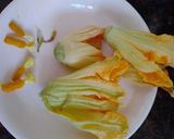 A picture of step 1 of Pumpkin flowers pakoda.