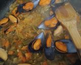 Foto del paso 8 de la receta: 🍝 Espaguetis con mejillones y tomate 🐚