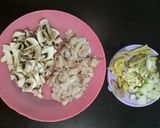 Foto langkah ke 1 dari resep Ayam jamur kecap toping mie ayam.