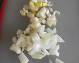 Foto del paso 2 de la receta: Ensalada templada de alubias blancas, espinacas y naranja
