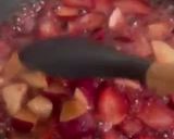 Gambar langkah 1 resipi Strawberi Epal Compôte.