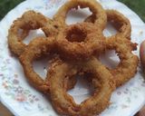 A picture of step 5 of Onion Rings 😋😋😋😋.