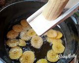 A picture of step 3 of Kaya Varuthathu/Kerala Yellow Banana Chips.