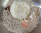 A picture of step 1 of Jowar atta paratha.