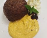 Foto del passaggio 8 della ricetta Polpetta con cuore alla coque, salsa alla zucca, spuma di parmigiano e caviale di aceto balsamico