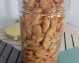 Foto langkah ke 5 dari resep Biji Ketapang Bawang Asin Gurih.