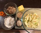 A picture of step 2 of Apple crumble.